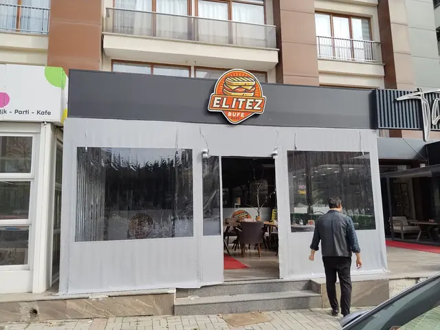 Restoran girişinde şeffaf branda kapama